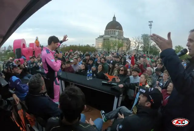 Giro y conferencia en San Nicolás 15