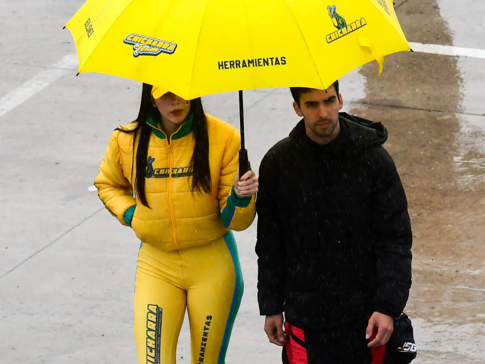 Gallo, bajo la lluvia sabatina en San Nicolás