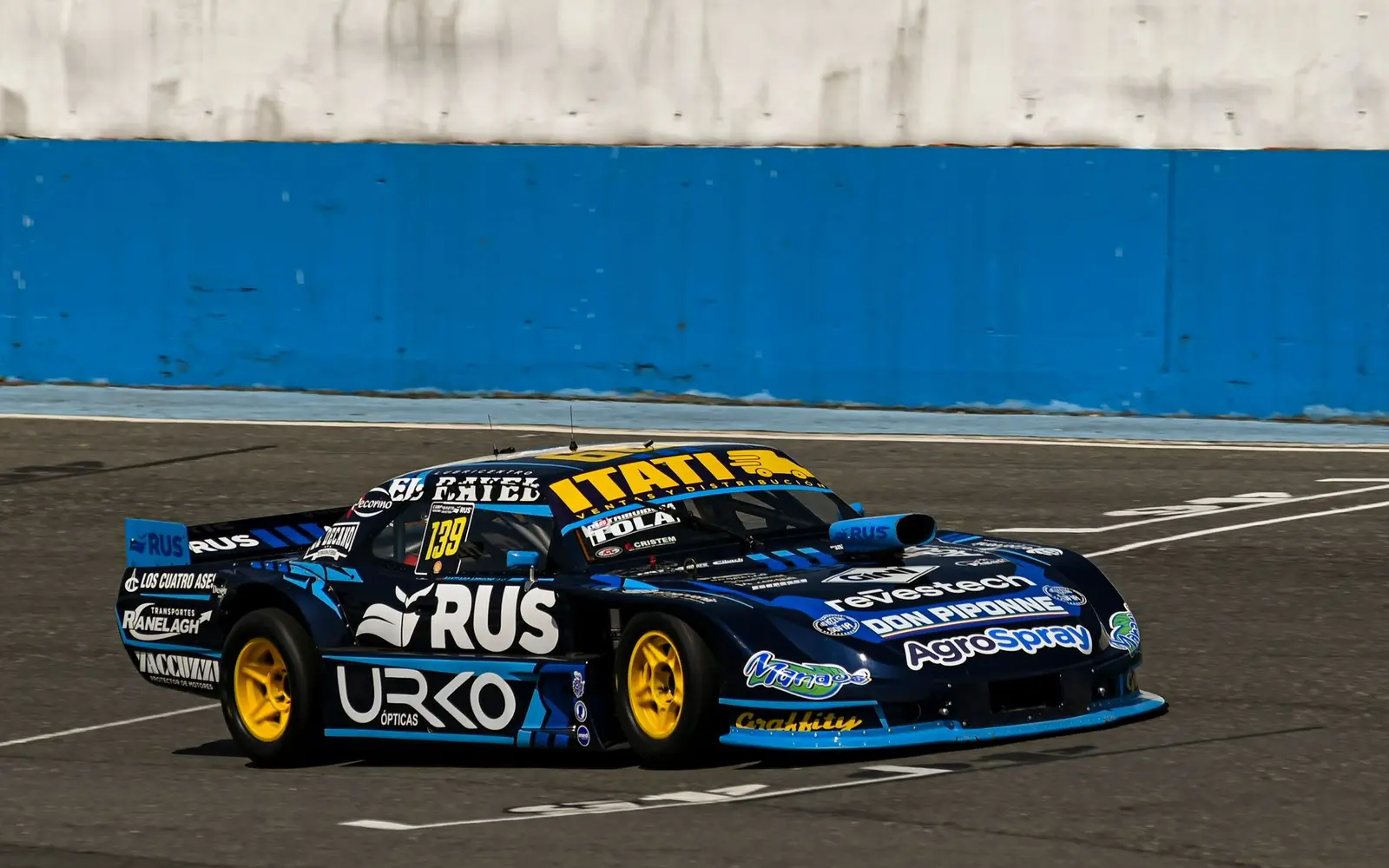 Arrigoni se quedó con la serie