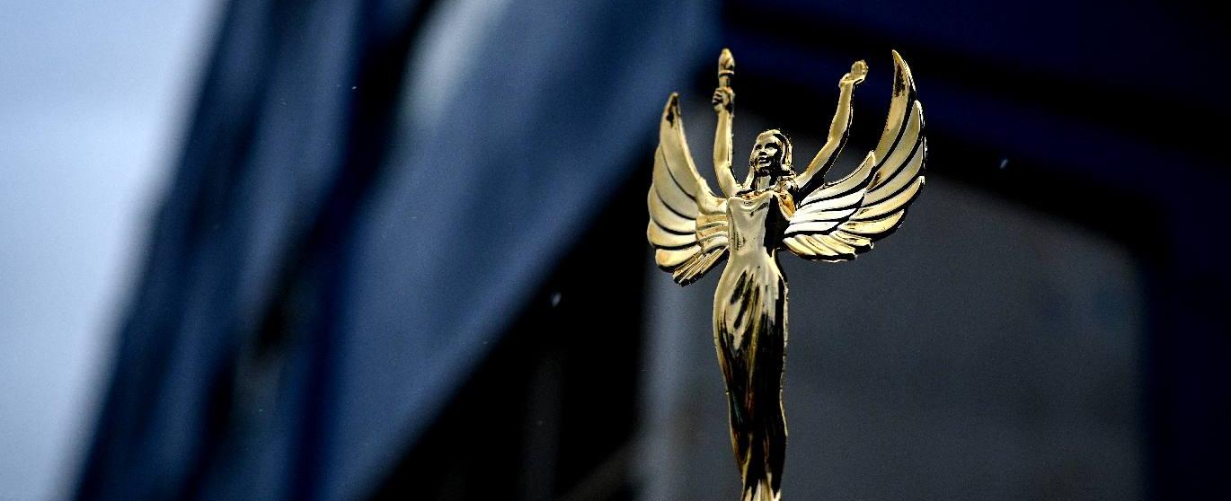 Se Presenta la Copa de Oro